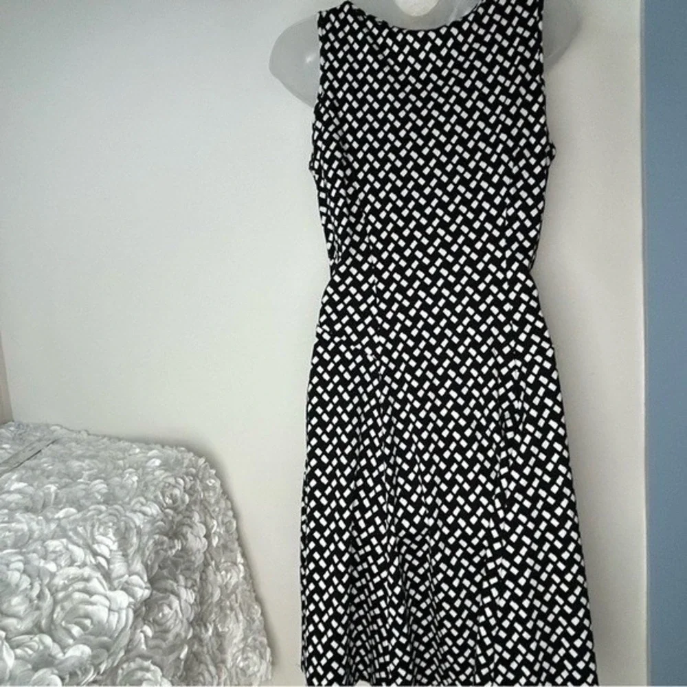 New York & Company Black/White Square Shapes Swing Dress Small‎
